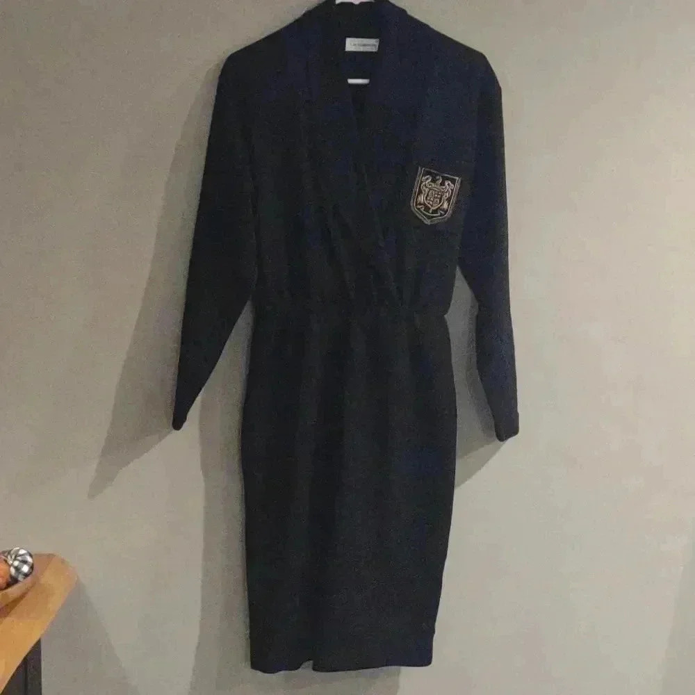 Liz Claiborne women's 12P black 100% wool gold emblem pocket long sleeve dress